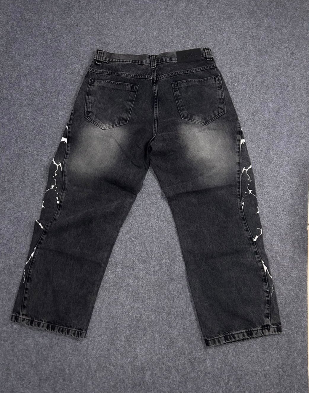 Calça Jeans Baggy Preta com Estampa Lateral - Imagem 4